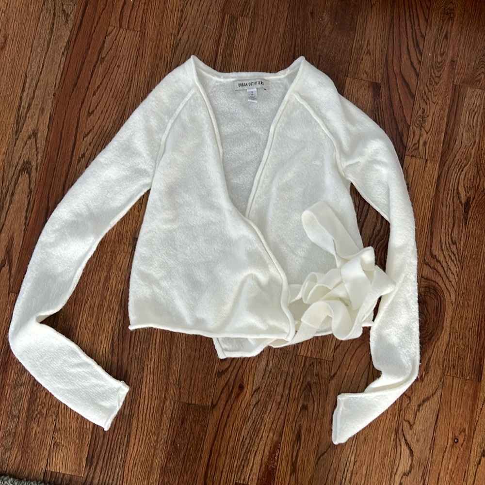 Urban outfitters sweater size small